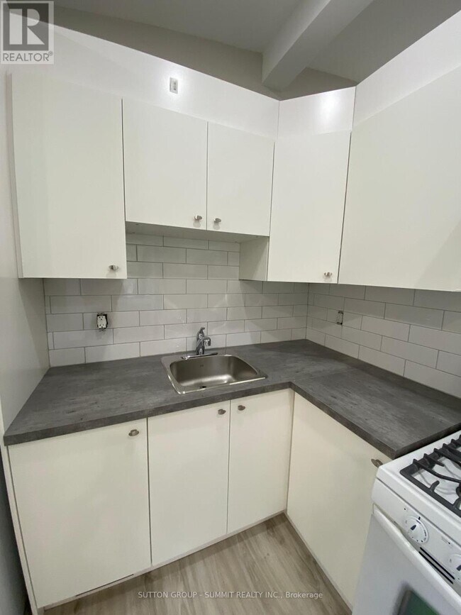 Building Photo - 239 Main St