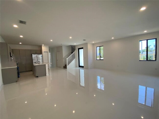 Building Photo - 2434 SW 145th Pl