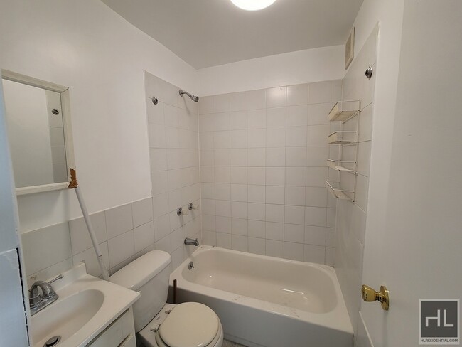 Building Photo - Large Studio Apartment in East Flatbush