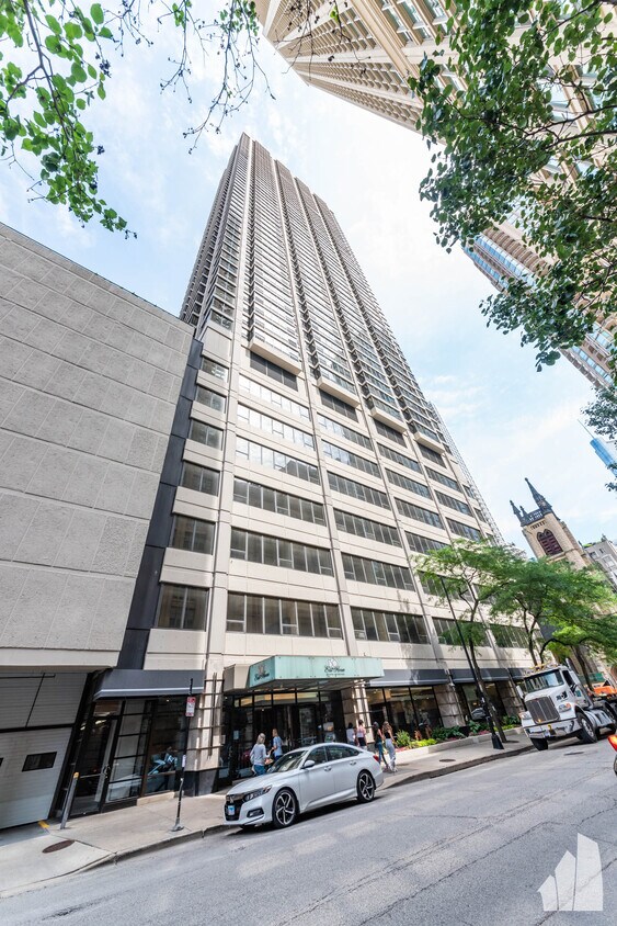 Foto principal - 30 E Huron St
