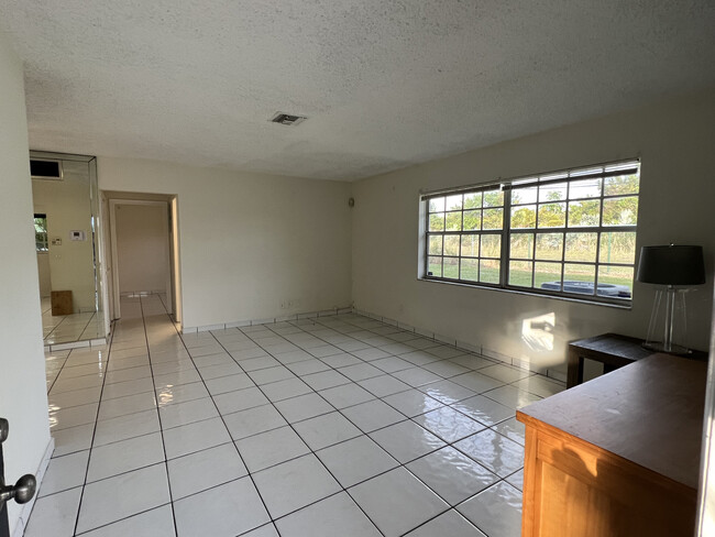 Building Photo - 3021 Albatross Rd