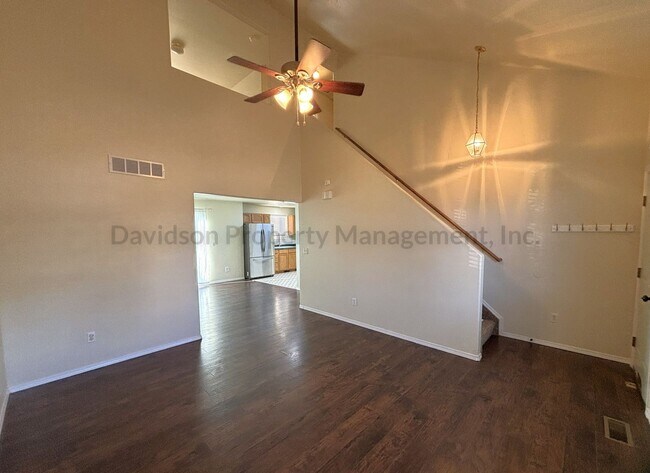 Foto del edificio - 1045 Lords Hill Dr