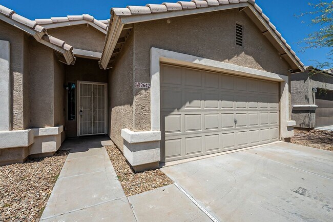 Building Photo - Spacious home in Grayson Square!