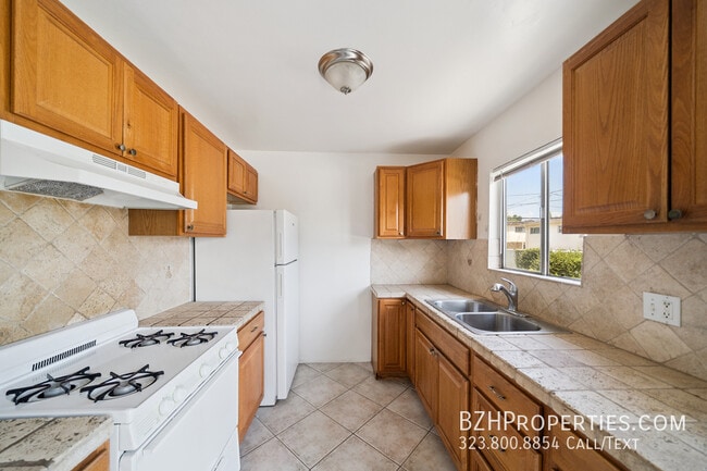 Foto del edificio - 1220 N Ogden Dr