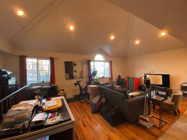Building Photo - 368 Westervelt Ave