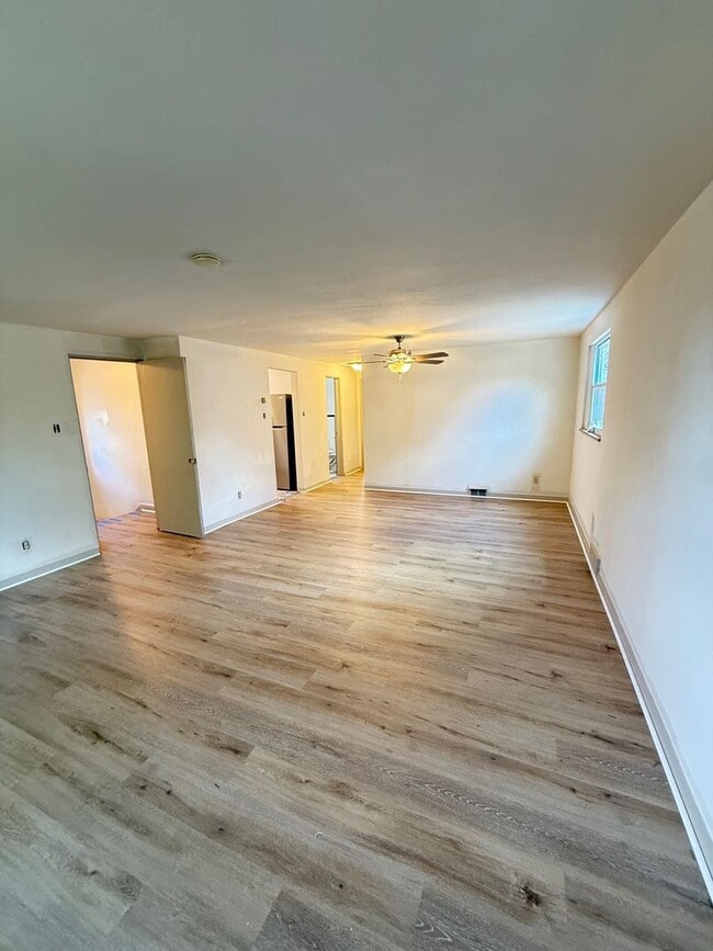 Foto del edificio - 2125 Pioneer Ave