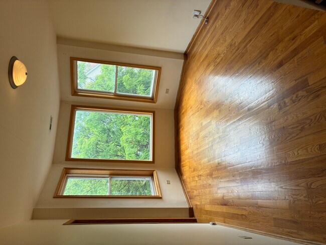 Foto del edificio - 2710 N Ridgeway Ave