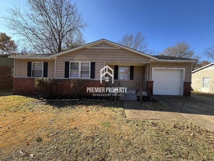 Primary Photo - 3017 Clearbrook - Available Now!