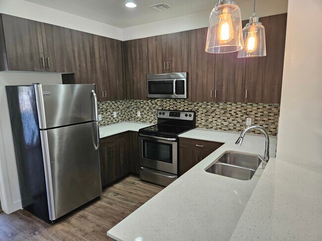 Foto del edificio - 8053 E Thomas Rd
