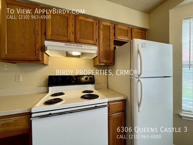 Building Photo - Charming 1-Bedroom Multiplex with Cozy Fir...