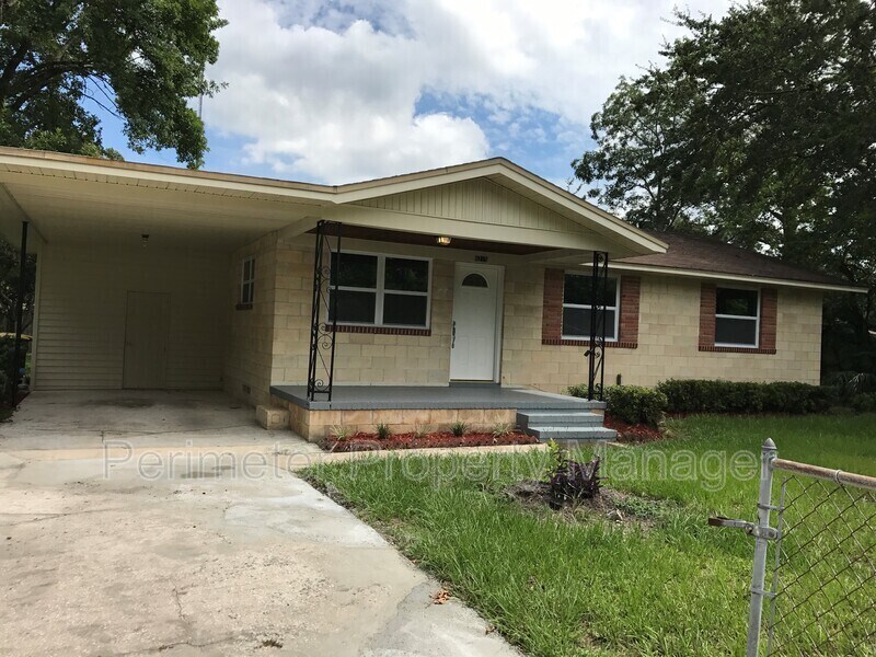 Foto principal - 8215 Cir St S