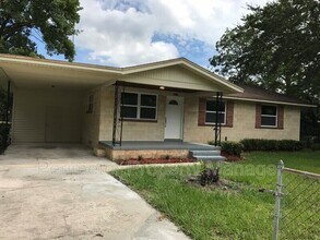 Building Photo - 8215 Cir St S