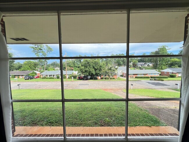 Foto del edificio - 1219 Oakdale Rd