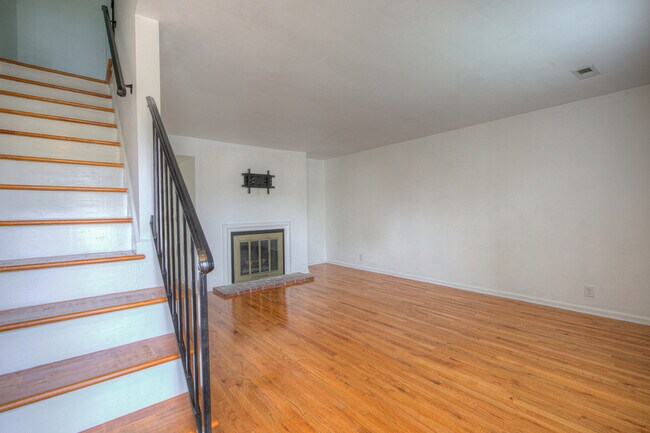 Building Photo - 5748 Brentwood Trace