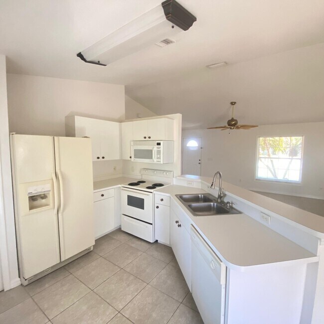 Foto del edificio - 295 Pessoa St