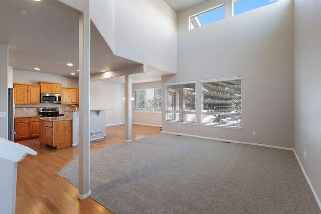 Building Photo - 3 Bedroom 2 1/2 Bath Townhome in Rigden Farms