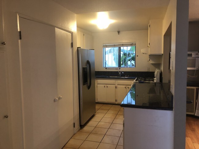 Foto del edificio - 4746 Oakwood Ave