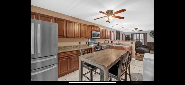 Foto del edificio - 1624 N Cherry St