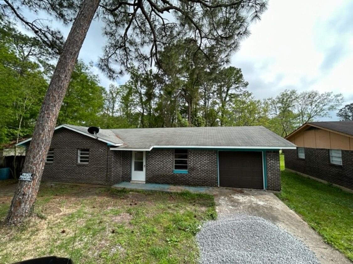 Primary Photo - Moss Point 3 Bedroom