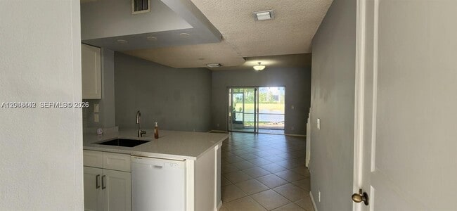 Foto del edificio - 211 Mallory Ct