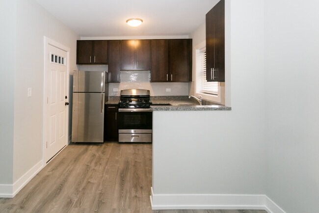 Foto del edificio - 705 W Brompton Ave