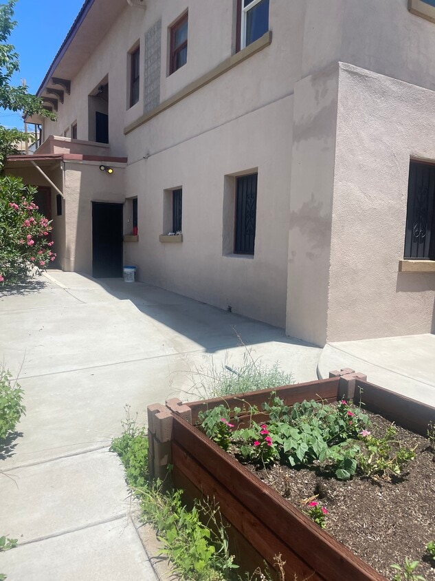 Primary Photo - 800 Congdon Ave