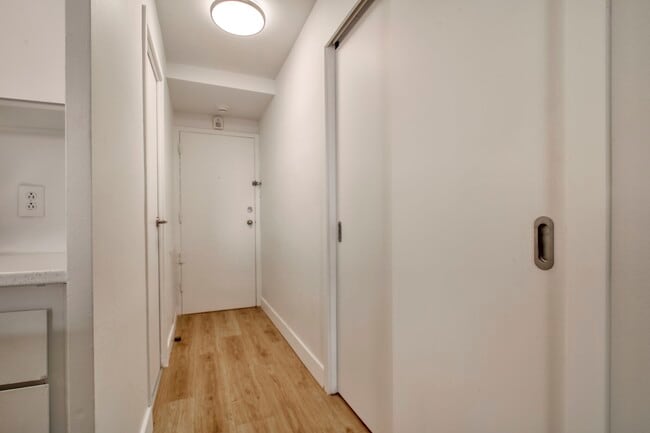 Building Photo - 3460 Rue Durocher