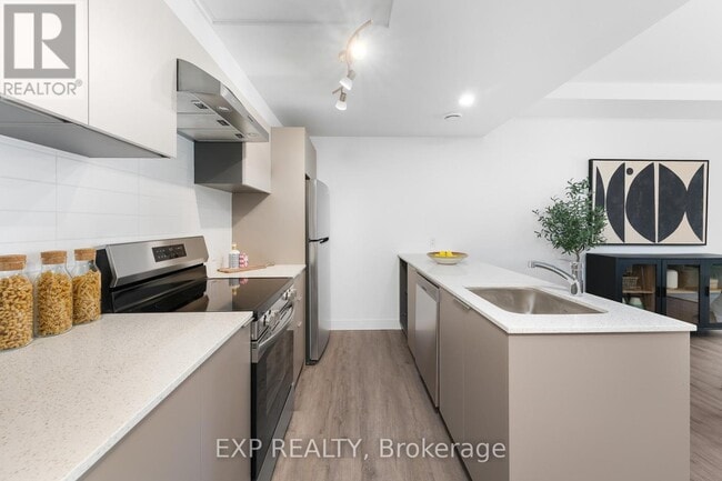Building Photo - 100-100 Manett Crescent