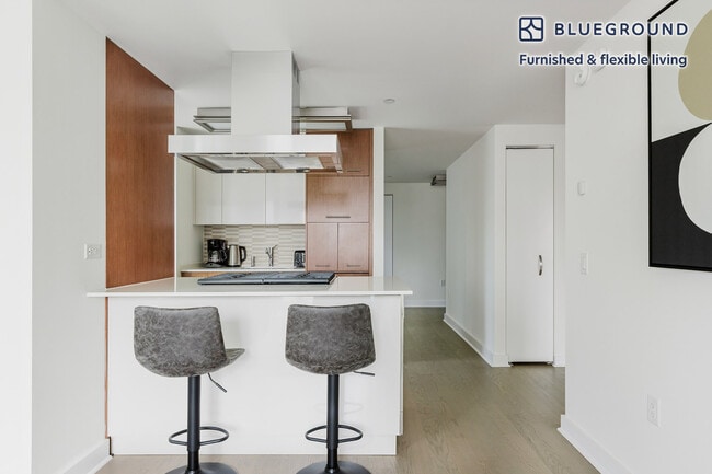 Building Photo - 450 W 42nd St