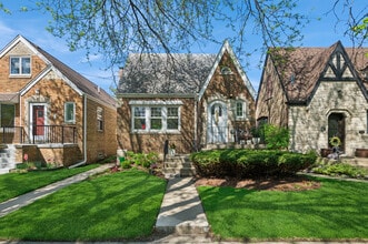 Building Photo - 5266 N La Crosse Ave