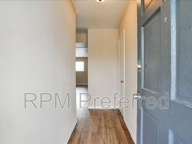 Foto del edificio - 427 Hollyvale Dr