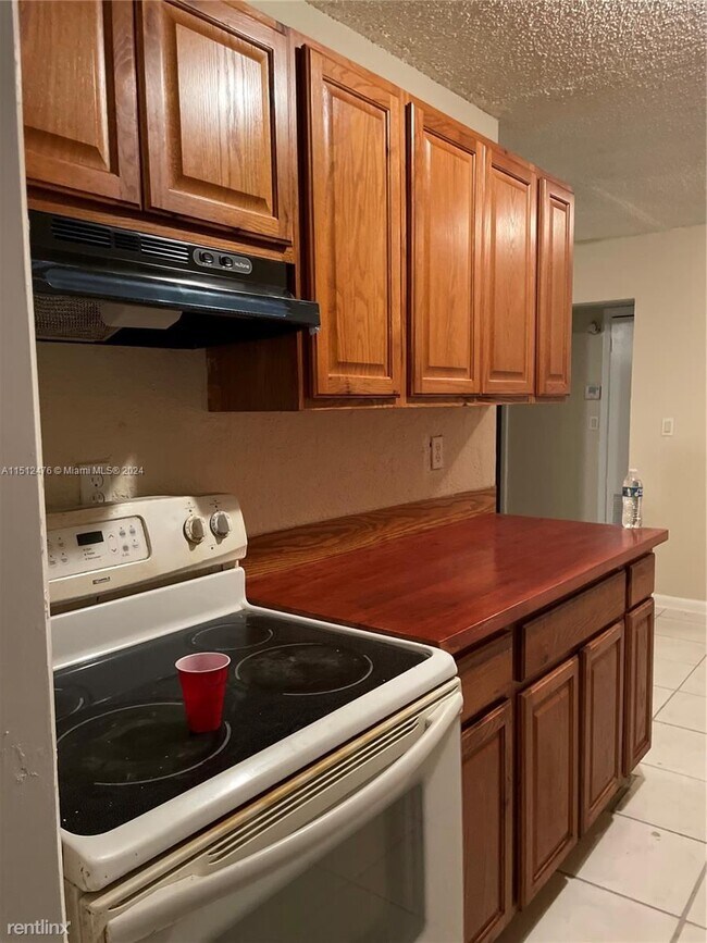 Foto del edificio - 4 br, 2 bath House - 640 SW 16th Ave # 1-4