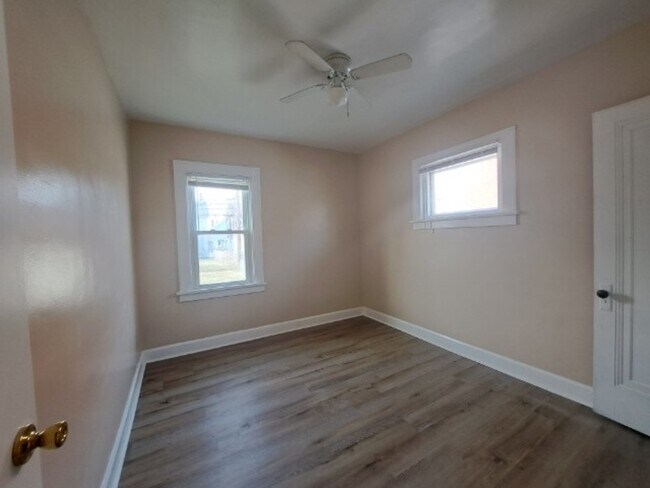 Building Photo - 5572 Grasmere Ave