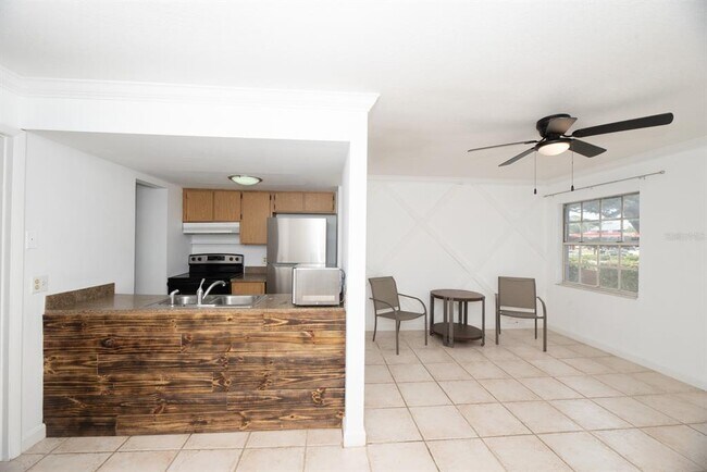 Foto del edificio - 4878 W Gandy Blvd