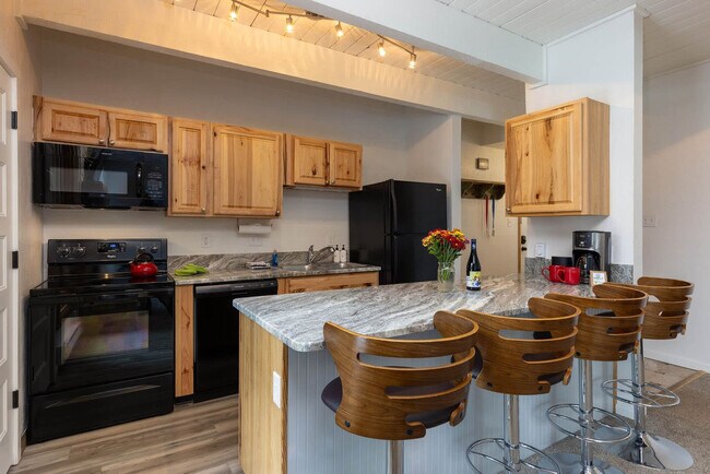 Building Photo - 465-464 4 O'Clock Rd