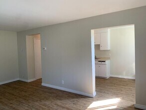 Building Photo - 206 Heiman St