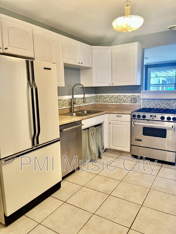 Foto del edificio - 1208B Kirkwood Ave