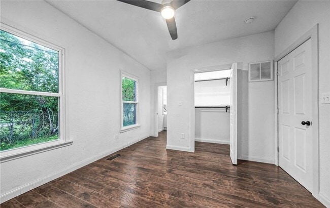 Building Photo - 802 N 11th St