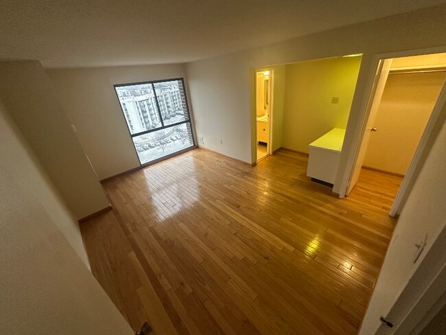 Foto del edificio - 250 S Reynolds St