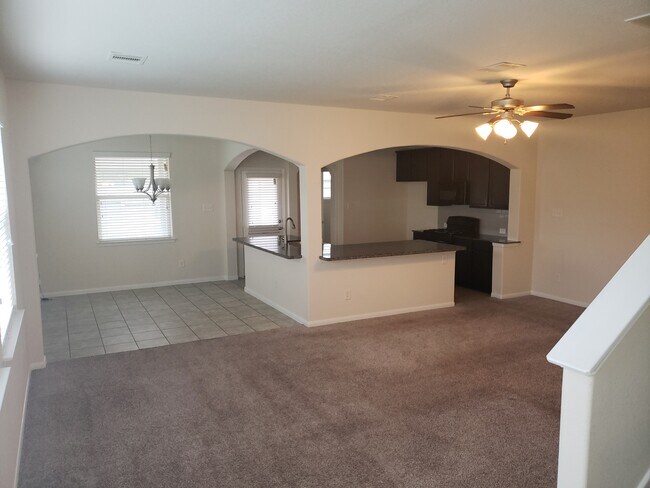 Amplia sala de estar / comedor / cocina - 14903 Orchid Meadow Dr