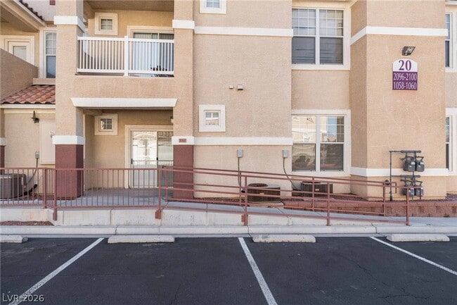 Foto del edificio - 5855 Valley Dr