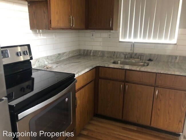 Foto del edificio - 1 br, 1 bath Apartment - 2301 W 14 Mile Rd