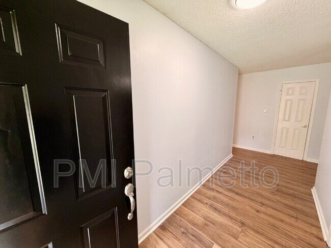 Foto del edificio - 119 Chatham Forest Cir