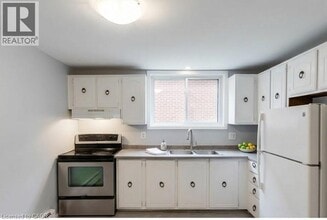 Building Photo - 318 Erb St. W