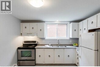 Building Photo - 318 Erb St. W