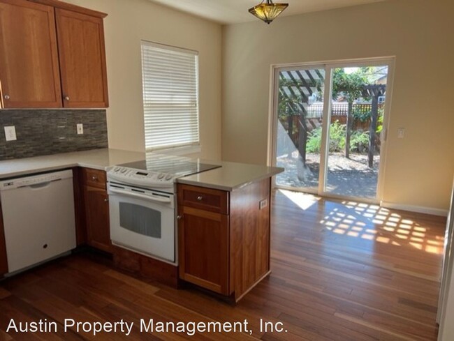 Building Photo - 4 br, 2.5 bath House - 21337 Oakview Drive