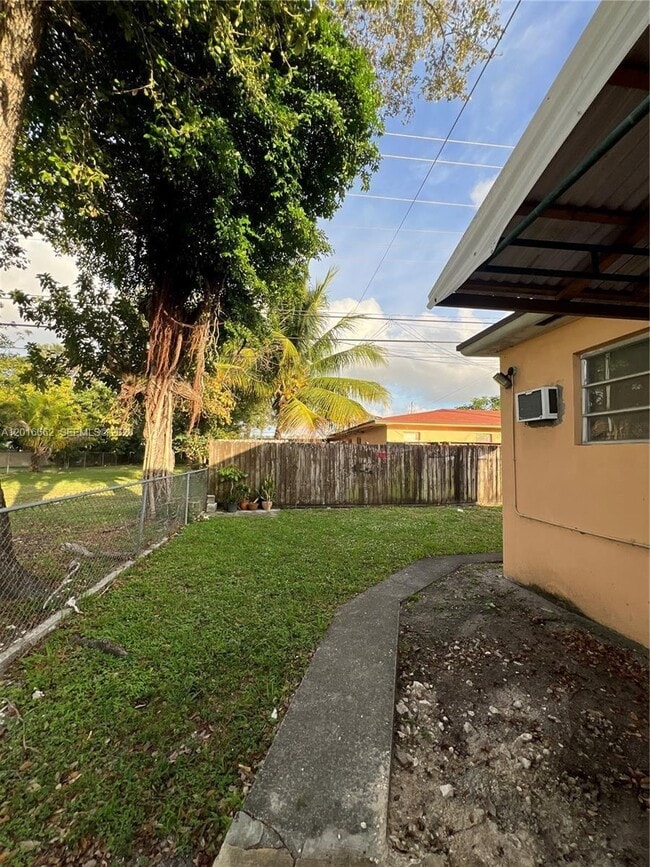 Building Photo - 155 SW 71st Ave