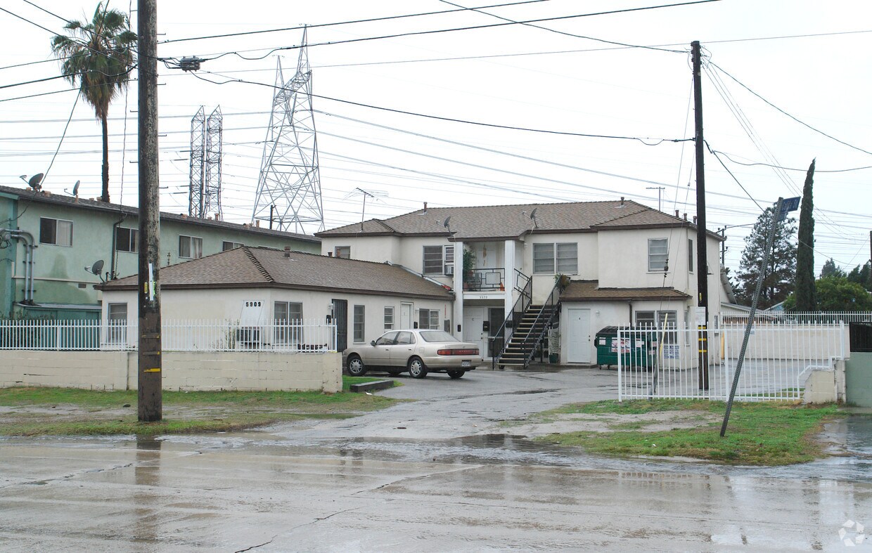 Primary Photo - 5909 Cahuenga Blvd