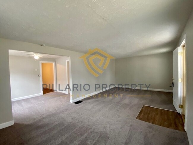 Foto del edificio - Spacious 3 Bedroom / 1 Bath Home Near Downtown Indy, Available NOW!