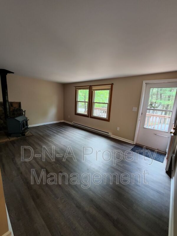 Foto del edificio - 28 Short Ridge Rd